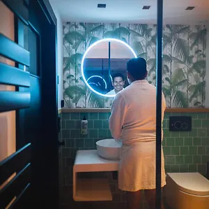 Hotel Koncept International, Colónia